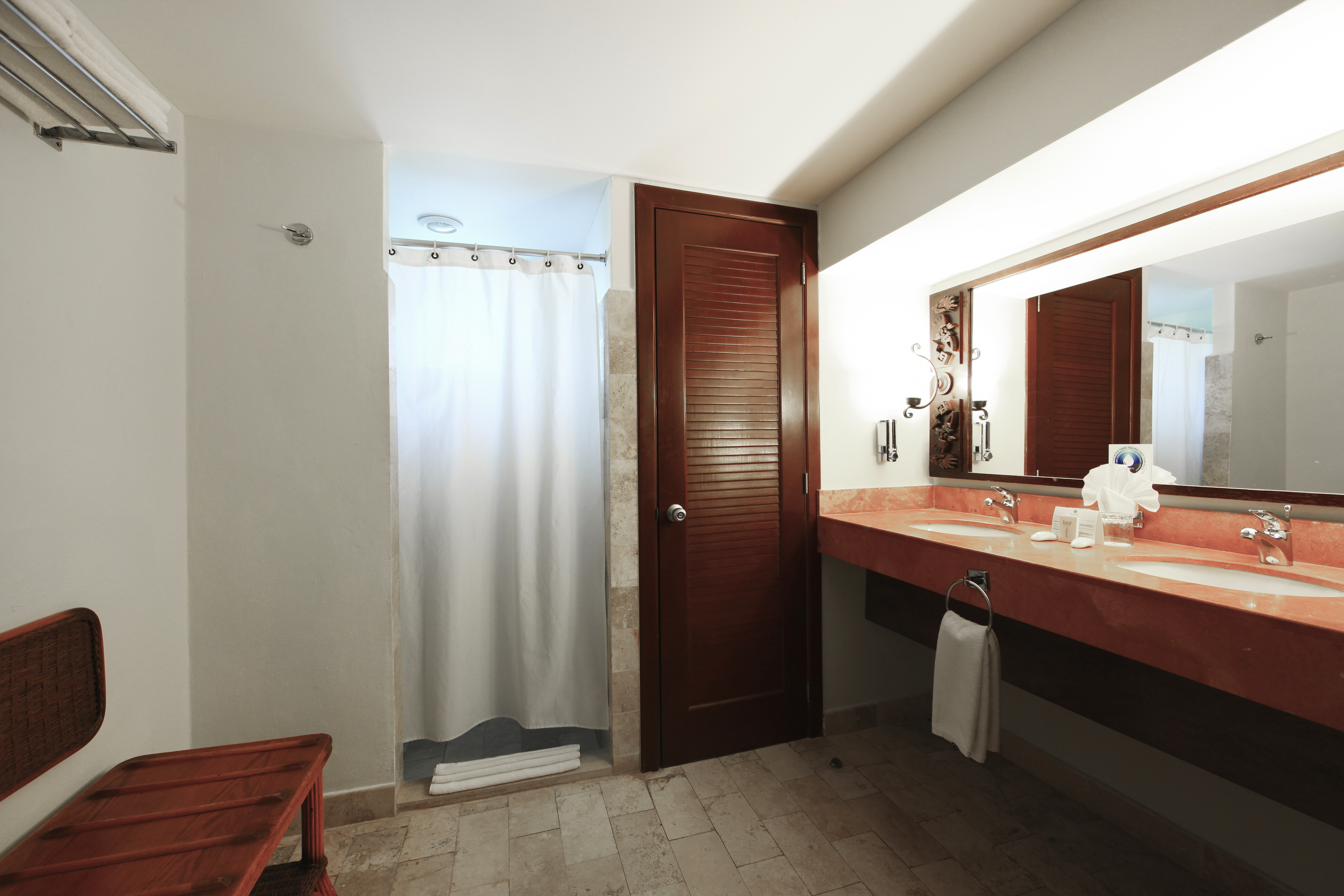 Deluxe Family Suite - bedroom