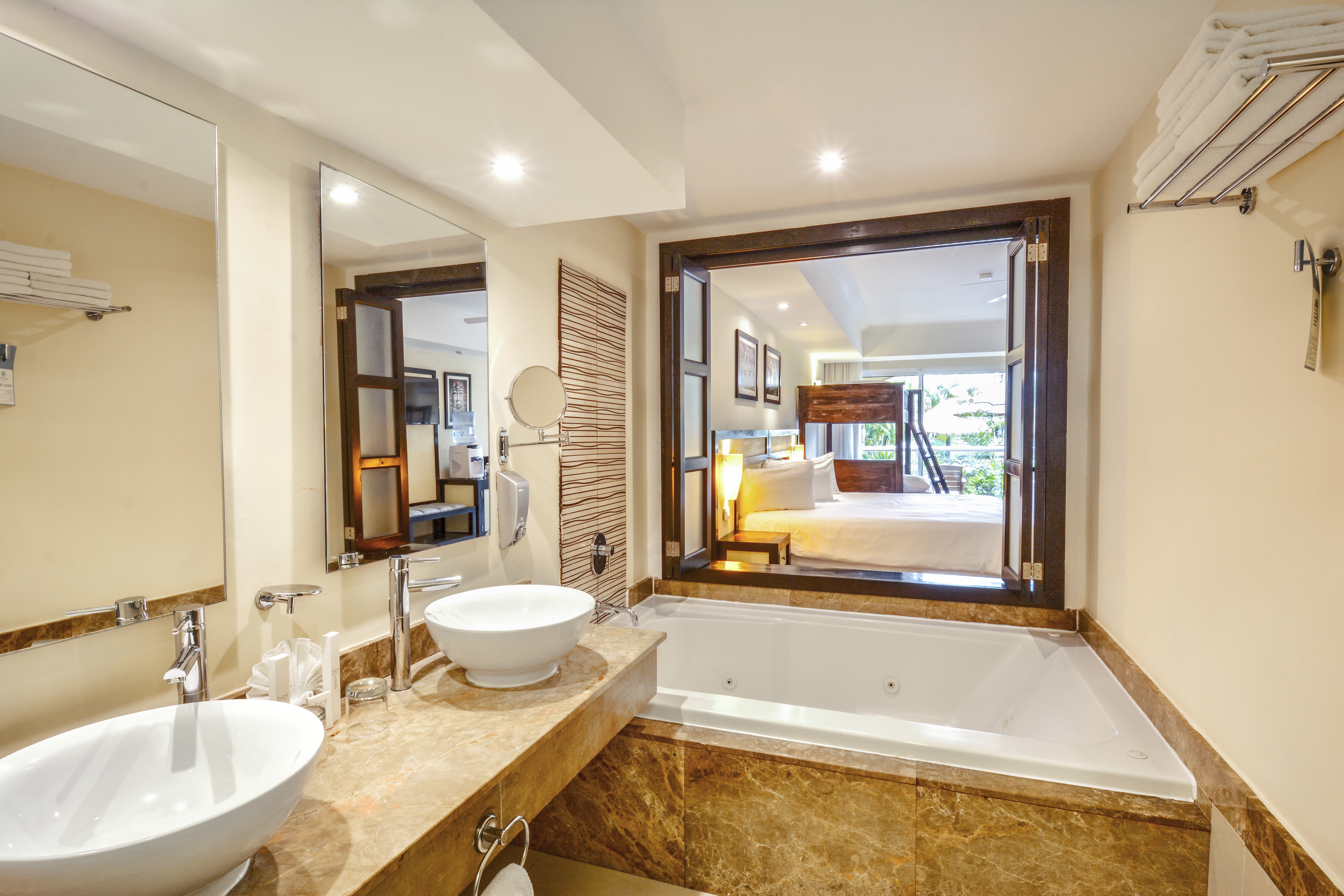 Junior Suite - bedroom