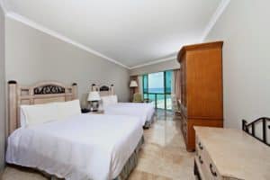 Sandos Cancun Lifestyle Resort superior suite queen style